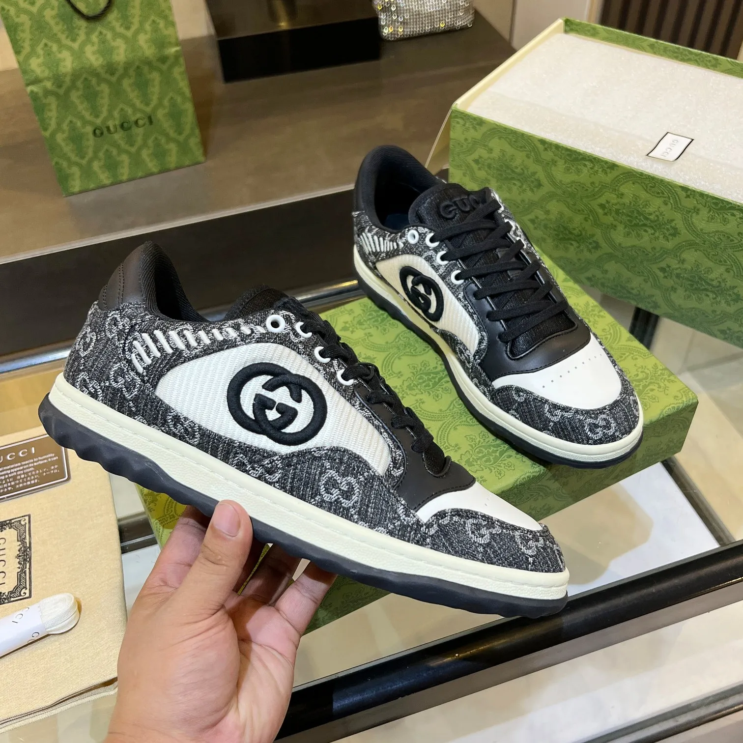 👟👟Ex-factory price 520👟👟 Top version, full styling effect, instant sales of the common practice of soft treading in the market, 💣💣💣Gucci2023 early spring Gucci G home latest hot style MAC80 sports shoes couple style casual retro distressed dirty shoes small dirty shoes small white shoes🌸🌸🌸 original purchase and development Production Gucci MAC80 new hot-selling series. The exquisite and compact interlocking double G logo romantically interprets the aesthetic concept of this series. Made of off-white leather, ▪️Material: original customized imported first-layer cowhide ▪️Inner lining: original customized imported breathable mesh ▪️Outsole: original molded two-color TPU outsole ▪️Sole thickness: 3CM ▪️Size: women's 35-40 / men's 39-45